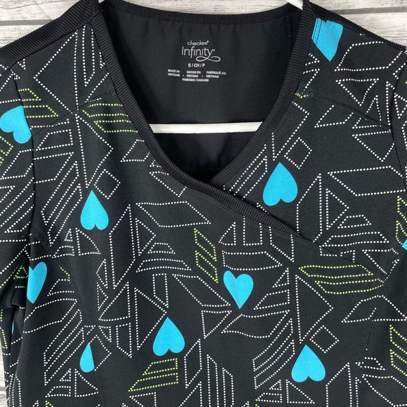 💙💚Geometric Heart Cherokee Infinity Scrub Top - Small - Picture 7 of 9